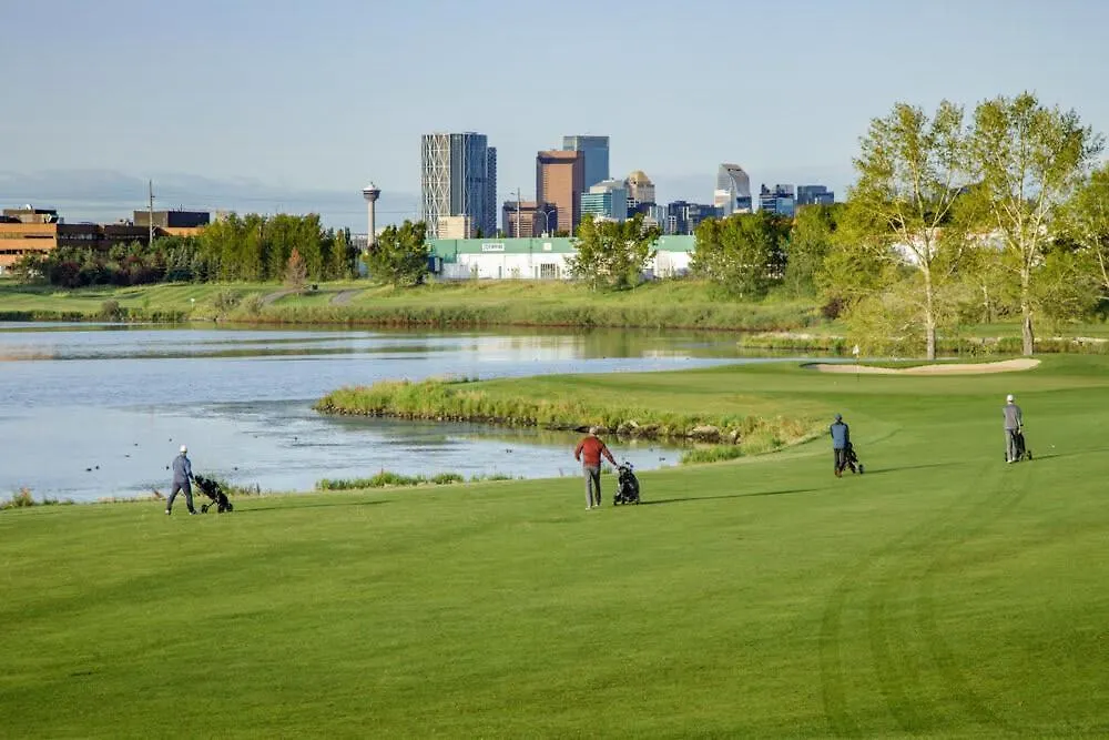 Villa New! Large Family 4Br W Kid'S Play Den, Yard - Free Banff Pass, Bbq, Netflix, Parking & Wine! YYC Сasa de vacaciones