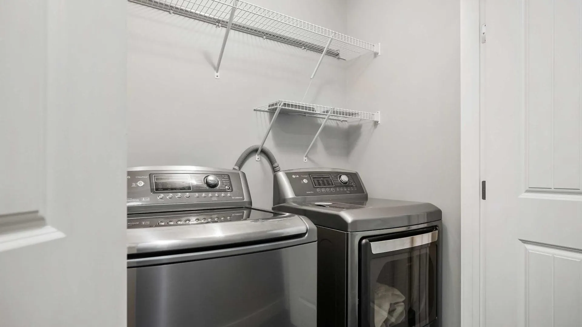 Villa New! Large Family 4Br W Kid'S Play Den, Yard - Free Banff Pass, Bbq, Netflix, Parking & Wine! YYC